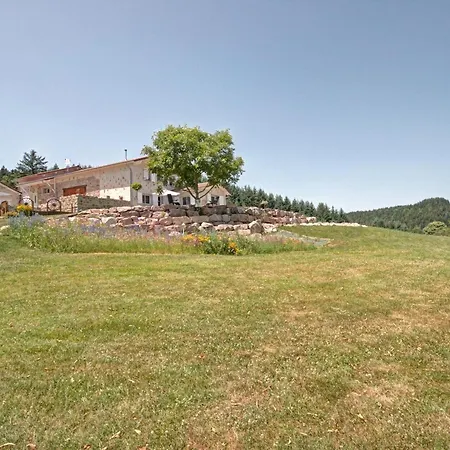 Country house Douillet Avec Terrasse, Jardin Et Cheminee A