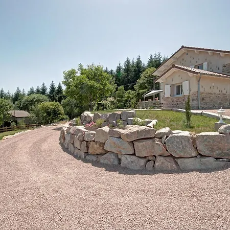 Douillet Avec Terrasse, Jardin Et Cheminee A * Saint-Priest-la-Prugne